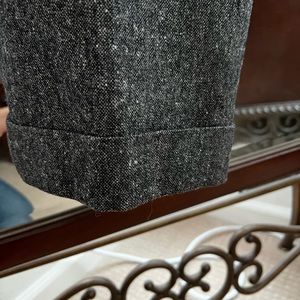 Ann Taylor Pant Suit, charcoal gray with touch of white speckle.  In EUC.